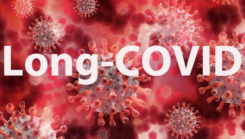 Copyright: pixabay, Karin Kaiser/MHH Der Schriftzug „Long-COVID“ vor stilisierten Coronaviren.